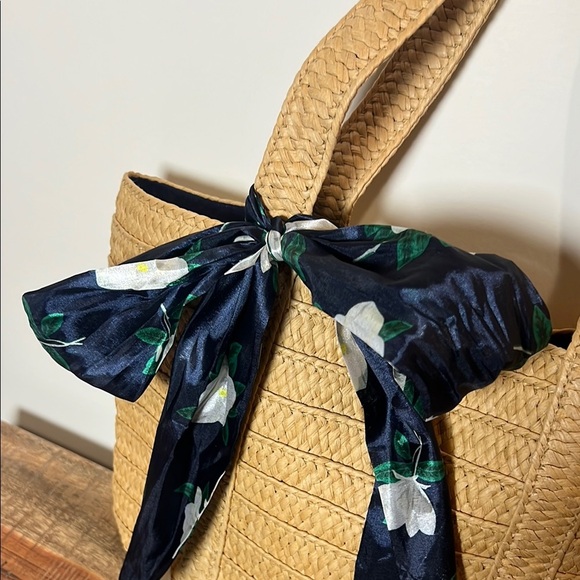 Elegant Draper James Summer Straw Bag with Blue Floral Scarf - Picture 2 of 7